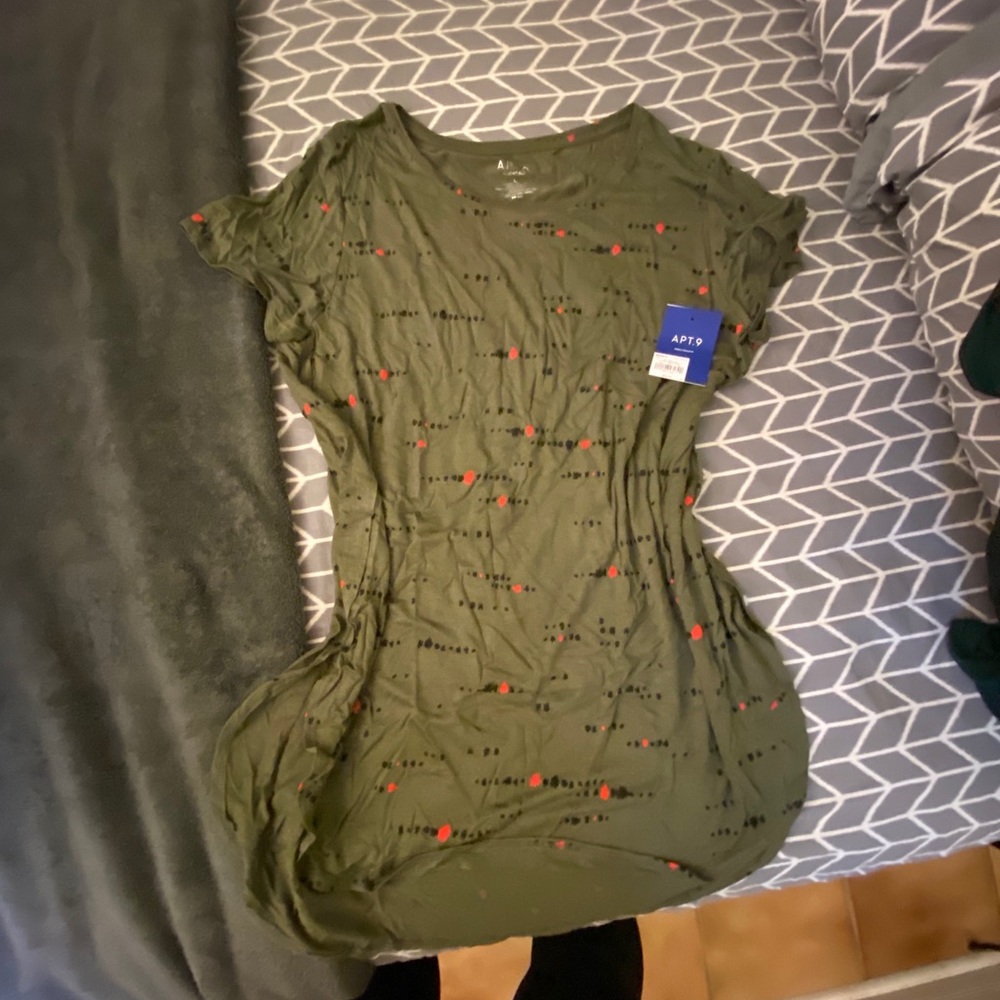 Apt. 9 green t-shirt